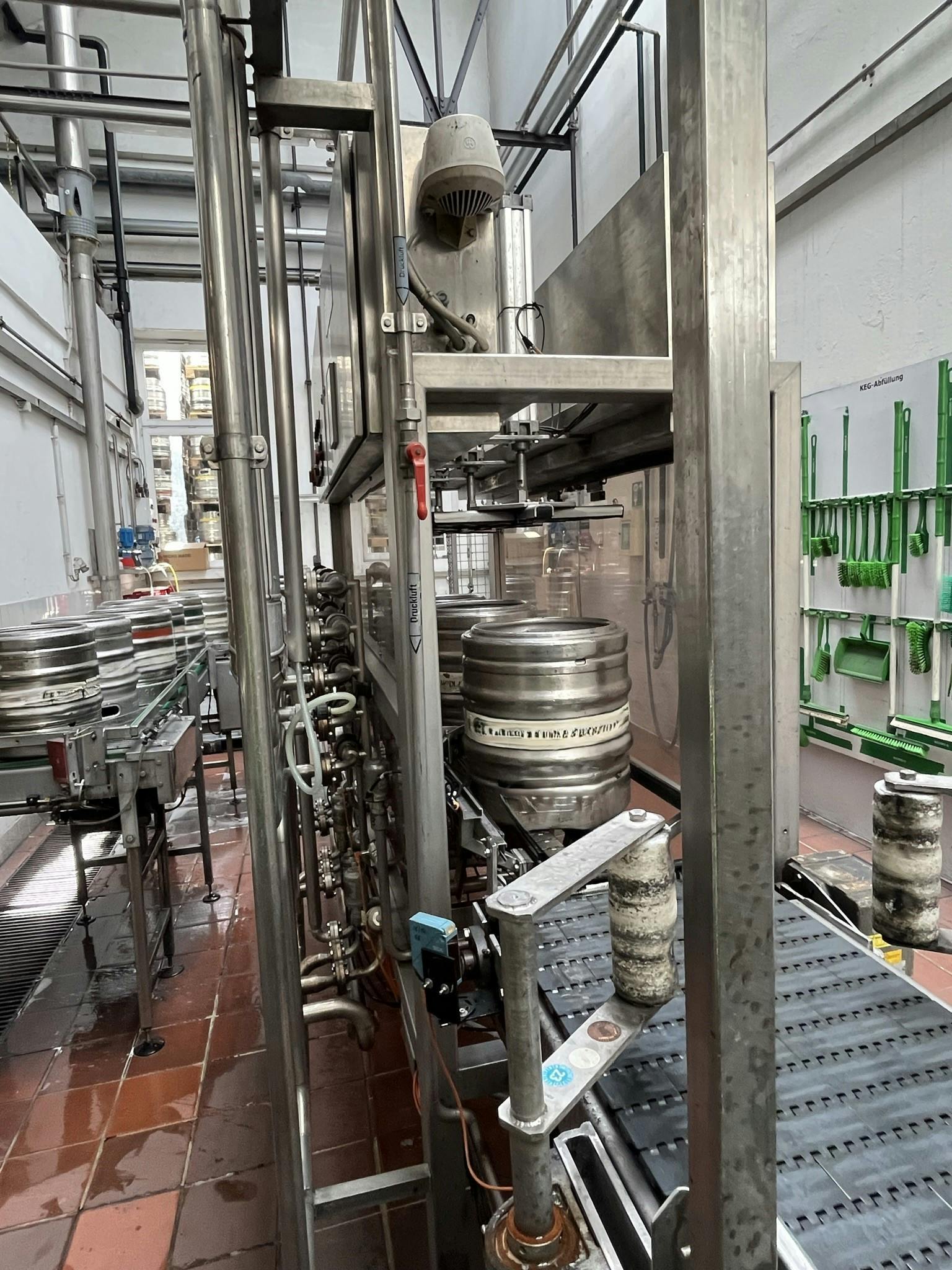 Vista frontale of C.A. NEUBECKER 100 KEG/ h 